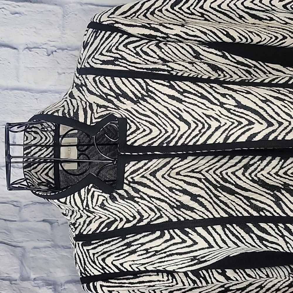 CHICO'S Black and White Zebra Print with Black Accents Open Front Jack… - Picture 2 of 8